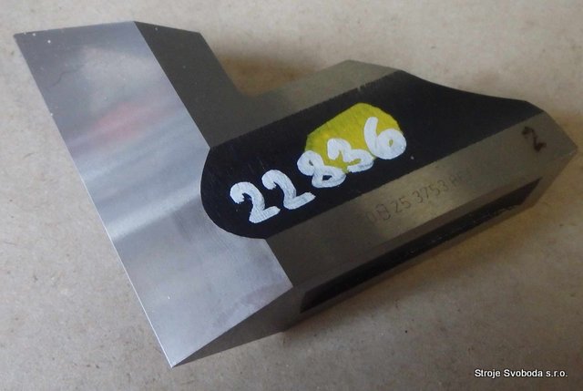 Nožový úhelník 80x80 (22836 (3).JPG)